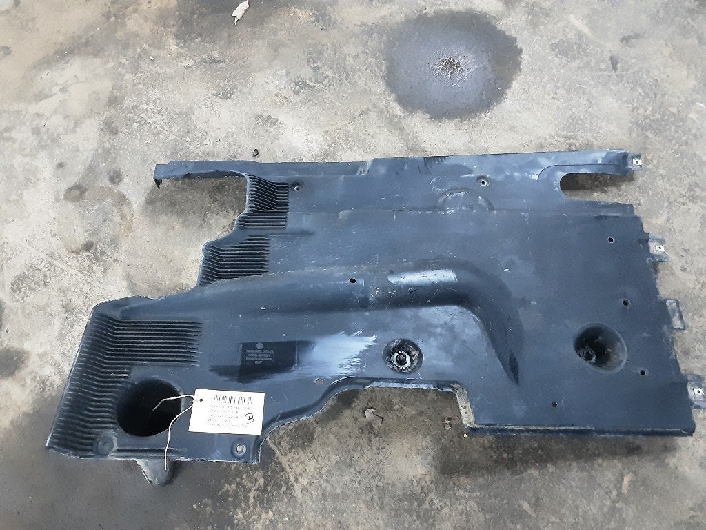 PLAQUE ARRIÈRE AVANT DROIT Caddy Combi V (SBB / SBJ), Volkswagen, Volkswagen AG, Utilisé, Kundenbetreuung@volkswagen.de