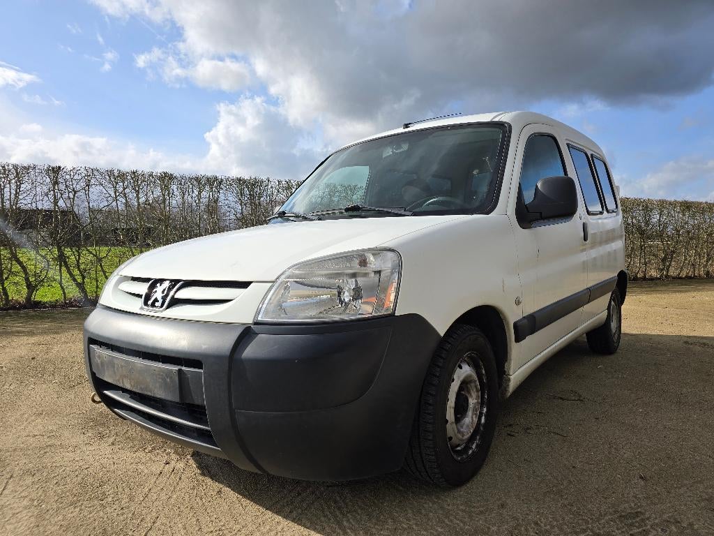 Goedverzorgde PEUGEOT partner 2008 168dkm (citroen berlingo), Auto's, Bestelwagens en Lichte vracht, Voorwielaandrijving, 4 deurs