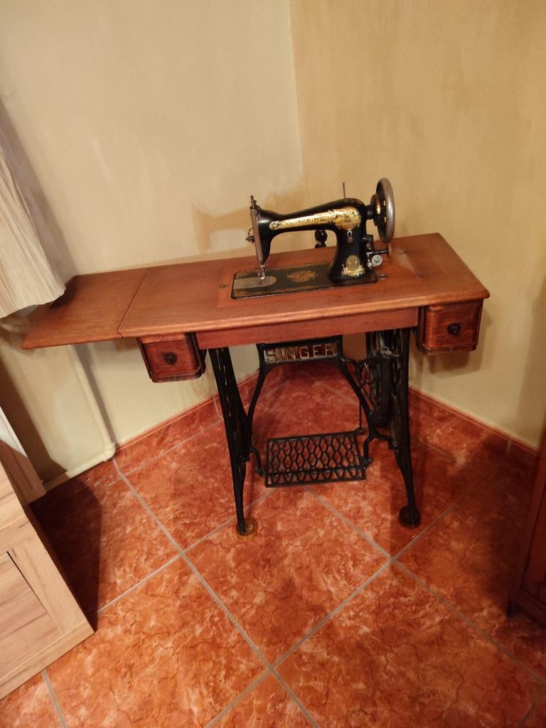 Vintage Singer naaimachine met tafel – Sphinx model, Ophalen