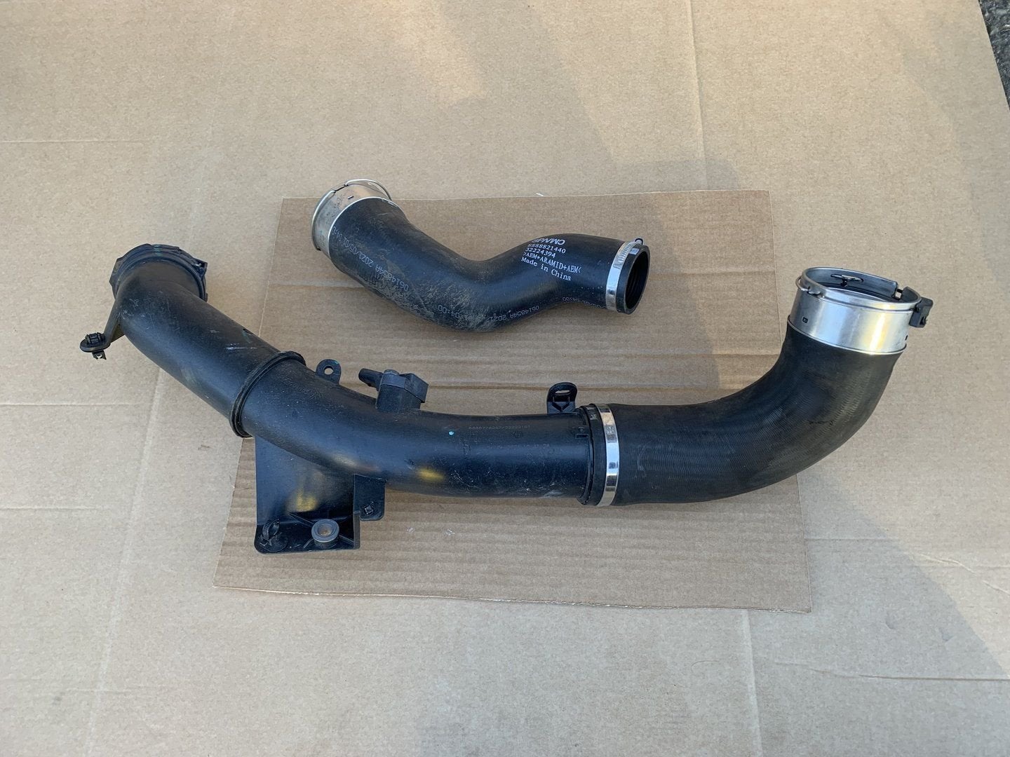 lynk&co 01 turboslang links / rechts 8888821440 8888821408, -, Utilisé, Autres marques automobiles, -