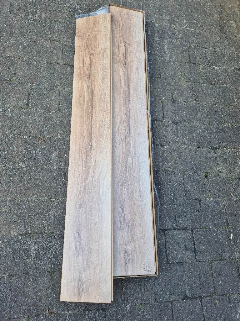 Laminaat (houtstructuur) incl. plinten – 21m2 – 250 euros, Huis en Inrichting, Stoffering | Vloerbedekking, Ophalen, Bruin, Bois