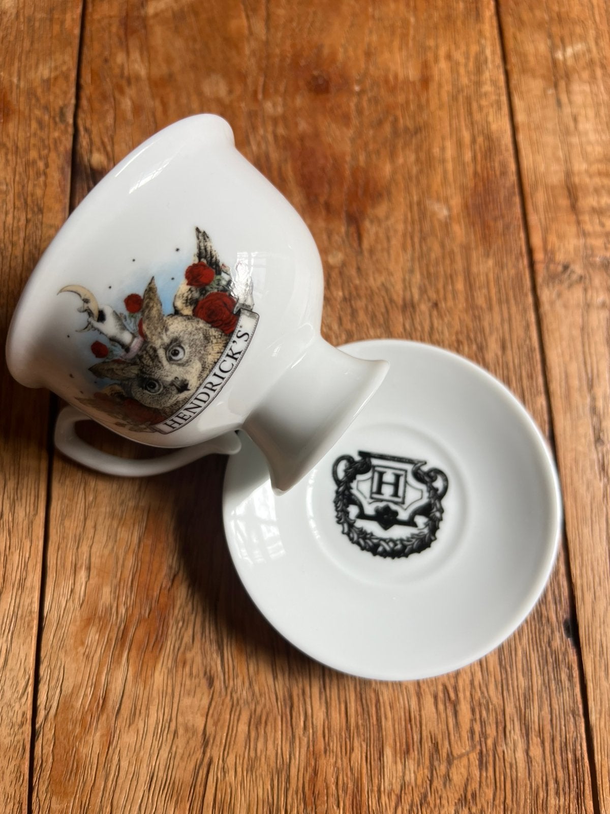 Hendrick’s Gin Kop en Schotel Uil Rozen Thee kopje Wit, Verzamelen, Ophalen of Verzenden, Nieuw, Porselein, Kop en/of schotel