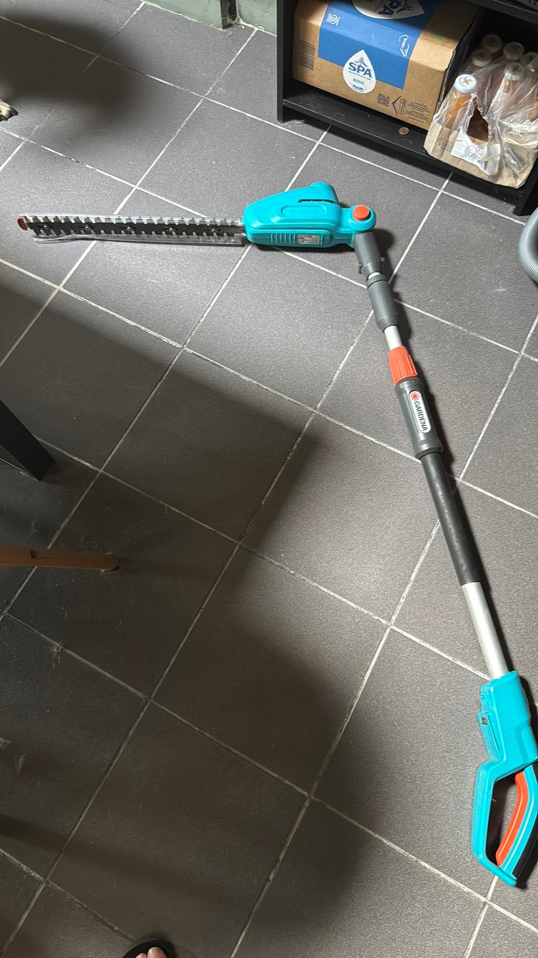 gardena uitschuifbare snoeischaar accu, Ophalen, Zo goed als nieuw, Accu