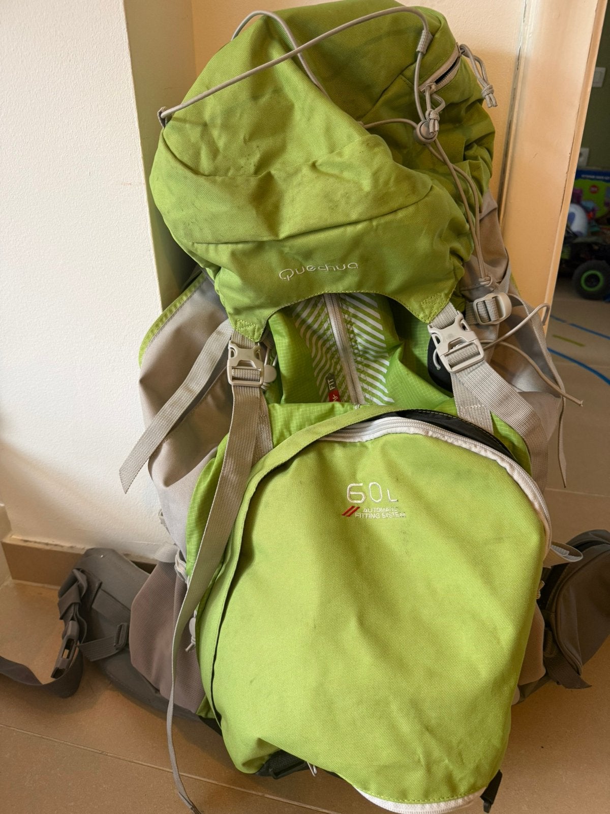 Quechua rugzak 60l groen, Ophalen, Zo goed als nieuw, Overige merken, Waterdicht