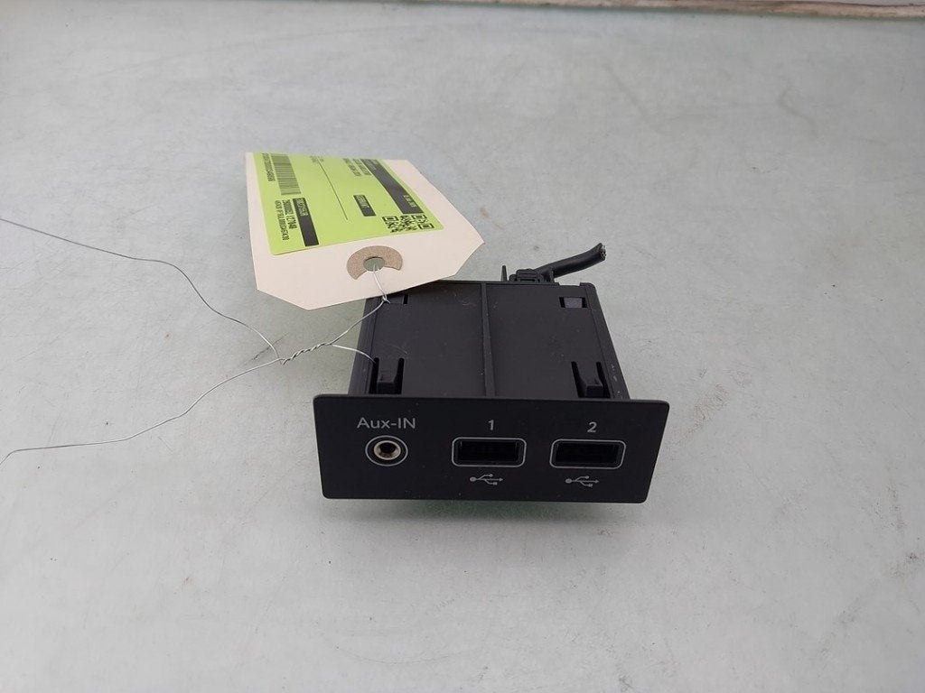PORT AUX/USB Renault Arkana (RJLL) (|280231553R|), Renault, Utilisé, Peter-Huppertz-Straße 5
51063  Köln, DE, Dialog.deutschland@renault.de