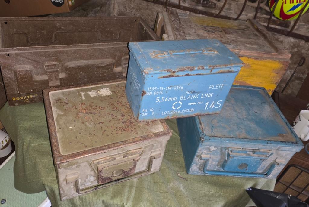 Lot caisses militaires, Collections, Enlèvement