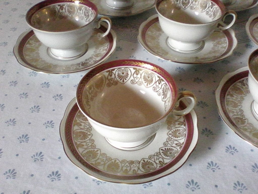 7 Theekopjes met schoteltjes van WAWEL made in Poland (Rood), Ophalen, Zo goed als nieuw, Porselein, Kop(pen) en/of Schotel(s)