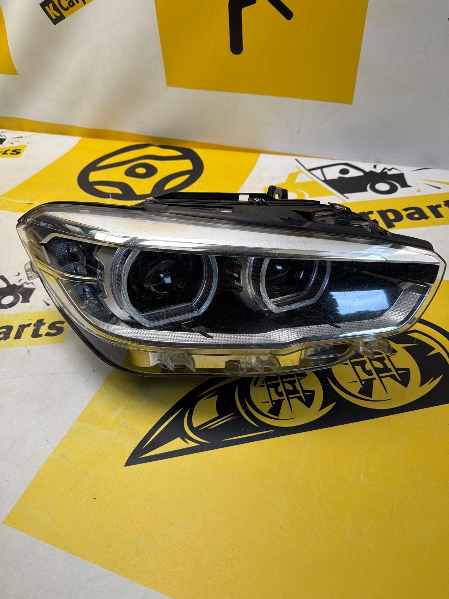 Phare avant droit Full LED pour BMW S rie 1 F20 F21 LCI 8738, Autos : Pièces & Accessoires, Petuelring 130
80788  Munich, DE, Info@bmw.de