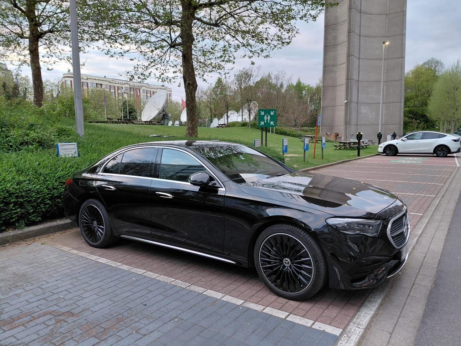 Mercedes Benz E Klasse 300de, Cuir, Phares entièrement LED, Achat, 2255 kg