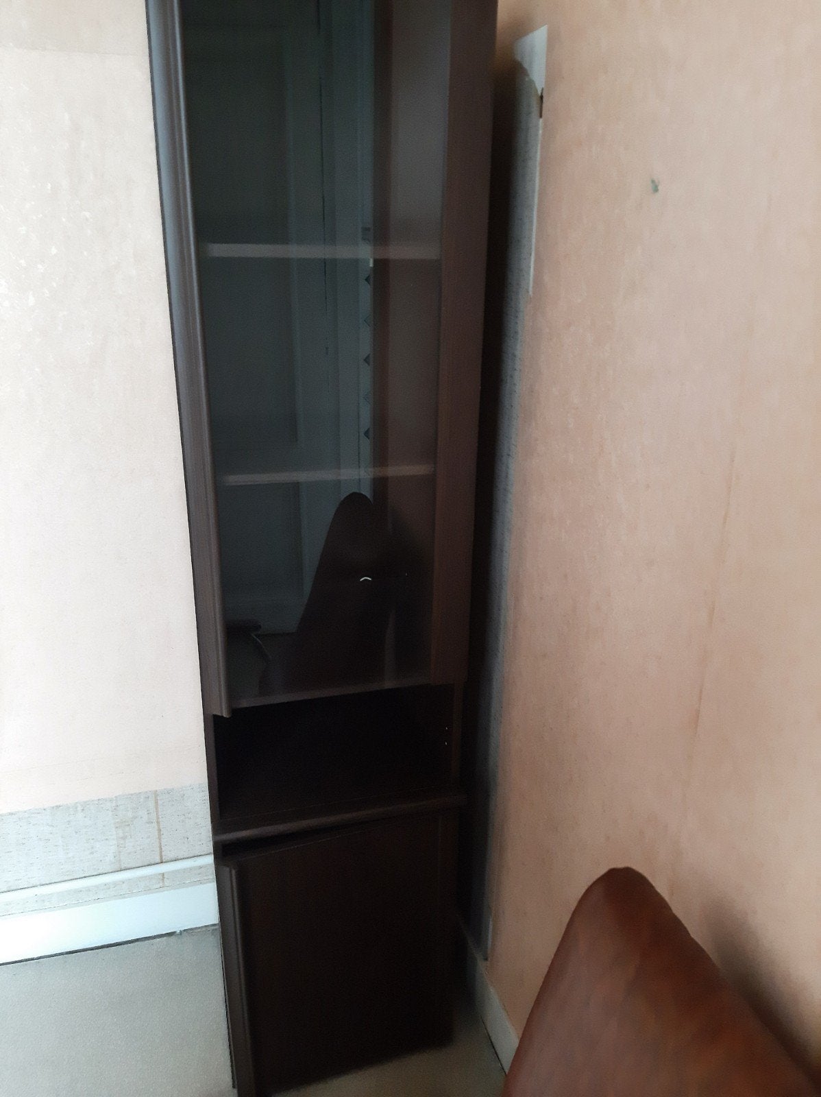 Vitrine kast, Ophalen