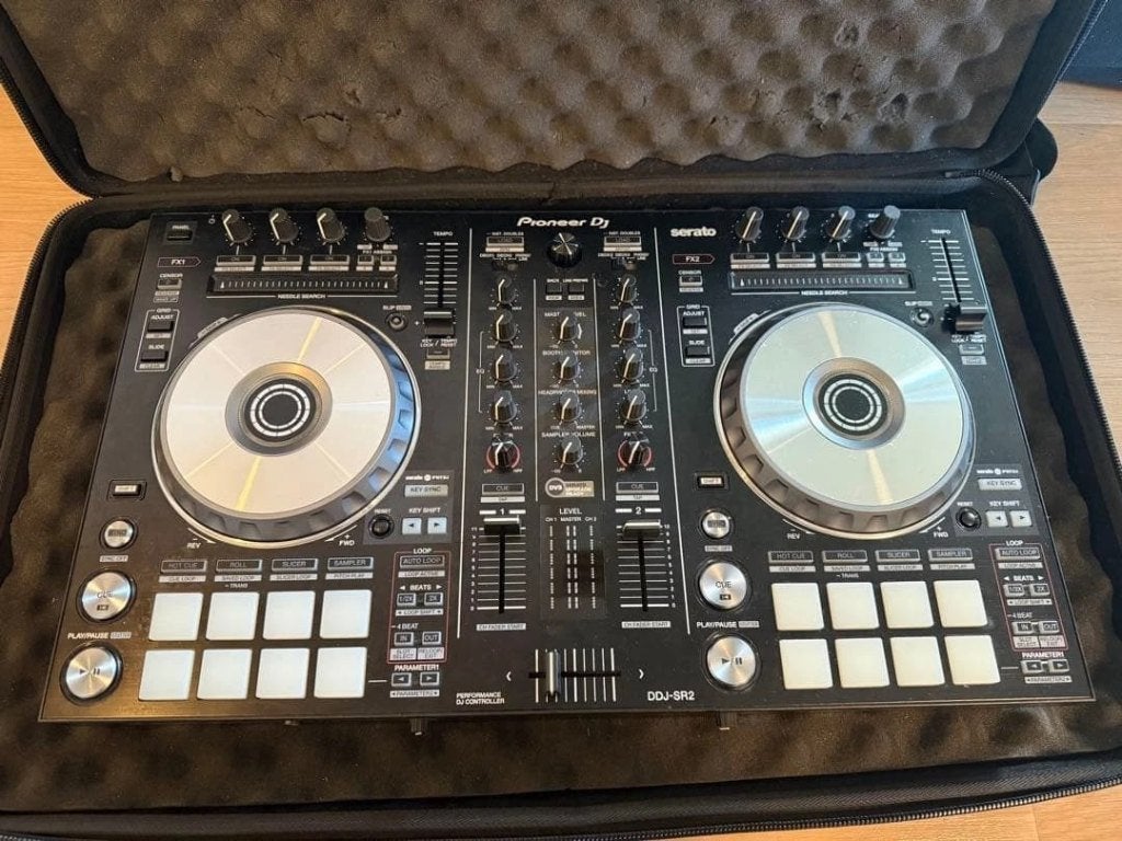 Pioneer DJ DDJ-SR2 Serato DJ-controller, Muziek en Instrumenten, Dj-sets en Draaitafels, Ophalen of Verzenden, Zo goed als nieuw