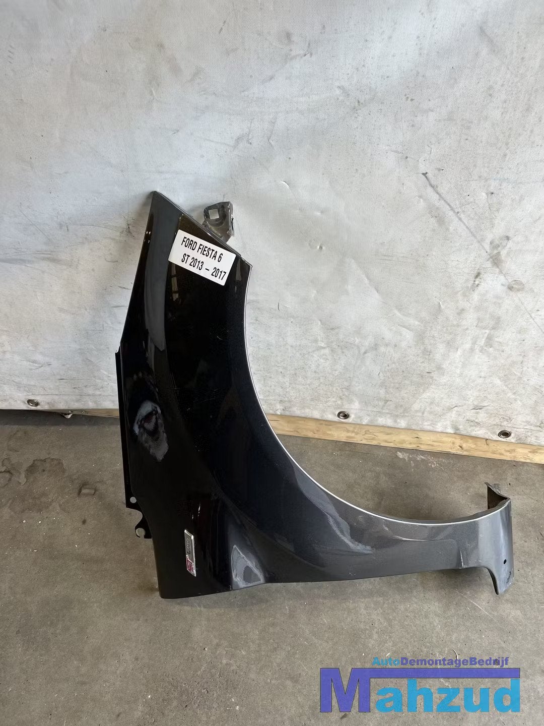 FORD FIESTA 6 ST LINE Grijs rechts voor scherm voorscherm 20, Info@ford.com, Avant, Ford Motor Company, American Road 1
48126  Dearborn