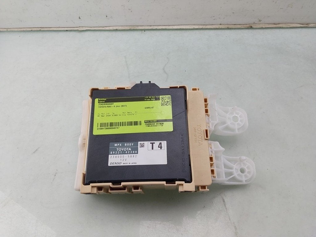 BOITIER FUSIBLES Toyota RAV4 (A4) (01-2012/09-2019), Kundenbetreuung@toyota.de, Toyota, Utilisé, Toyota-Allee 2
50858  Köln, DE