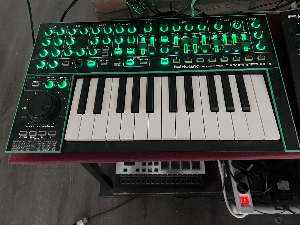 Roland AIRA SYSTEM-1 PLUG-OUT Synthesizer – In topstaat!, Enlèvement, Comme neuf, Roland