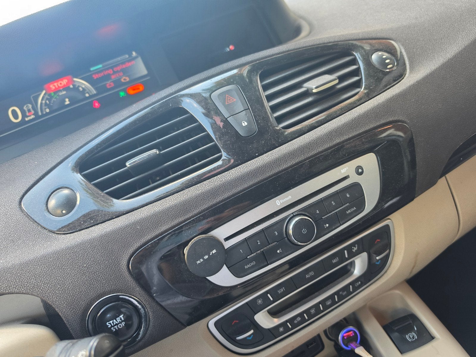 ​ Renault Scénic 3 – 1.6 dCi 130 ch (Moteur à chaîne), Autos, Renault, Achat, Boîte manuelle, Diesel, Particulier