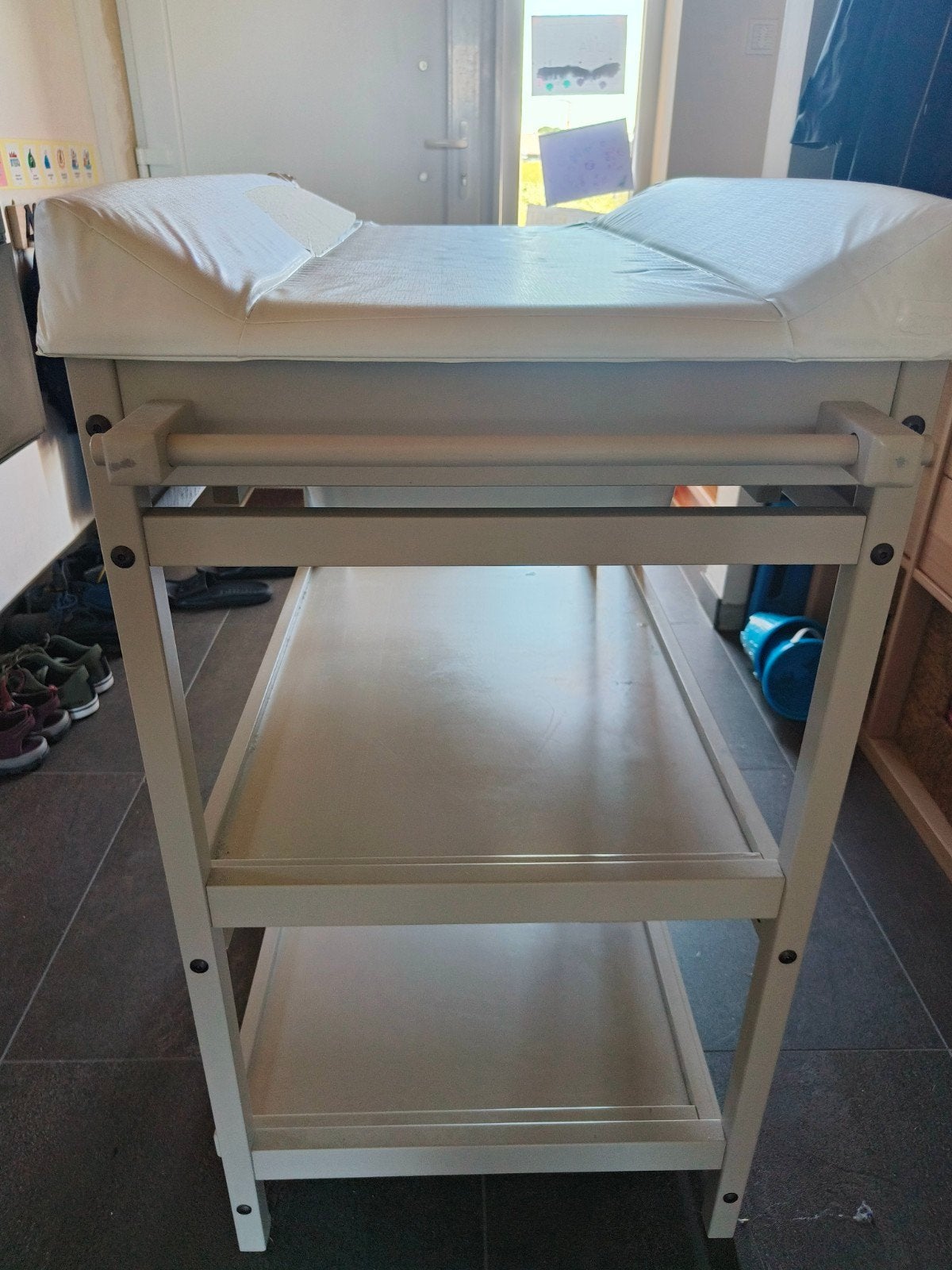 verzorgingstafel en twee hoezen, Kinderen en Baby's, Kinderkamer | Commodes en Kasten, Ophalen