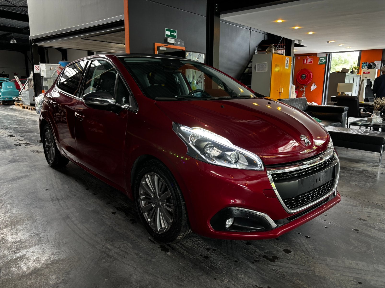 Peugeot 208 / Automatique / 12 MOIS DE GARANTIE, Stof, Bedrijf, 5 deurs, 81 kW