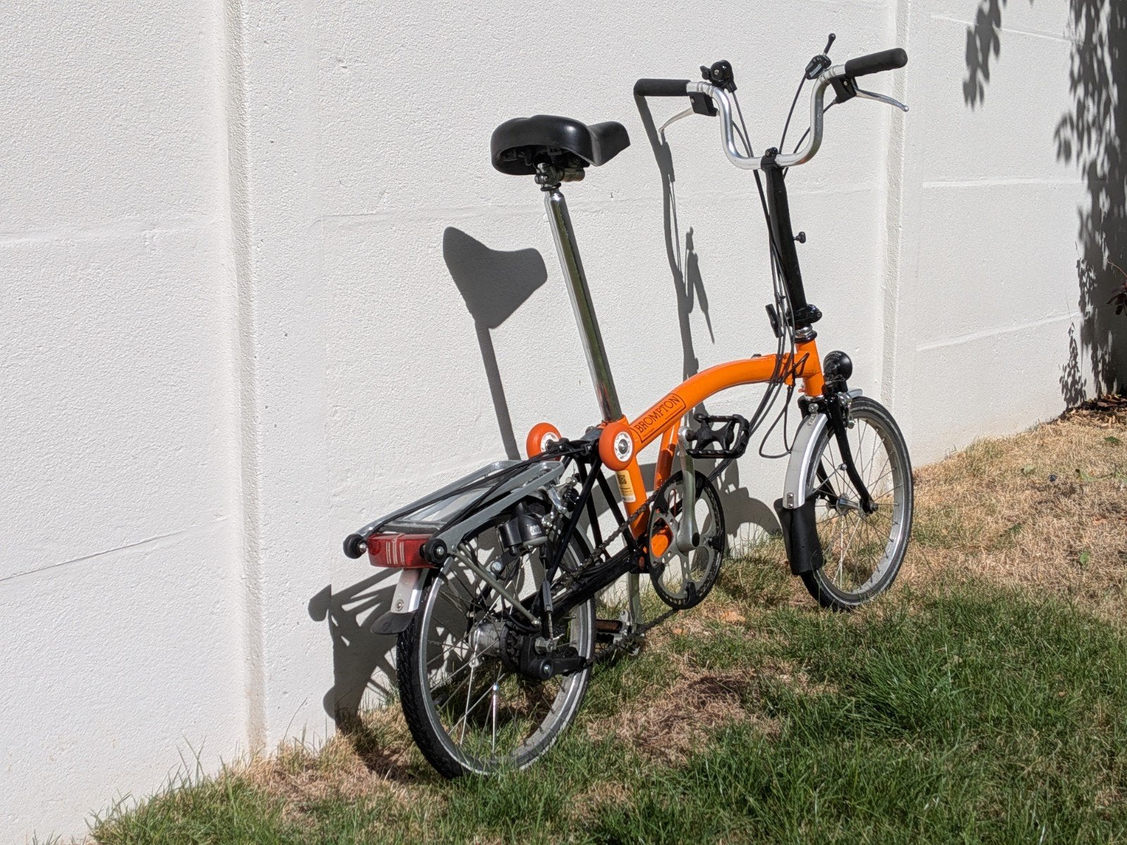 Brompton M6R 6 speed oranje - Zeer goede staat, Fietsen en Brommers, Ophalen, Brompton, Velgrem, 14 tot 16 inch