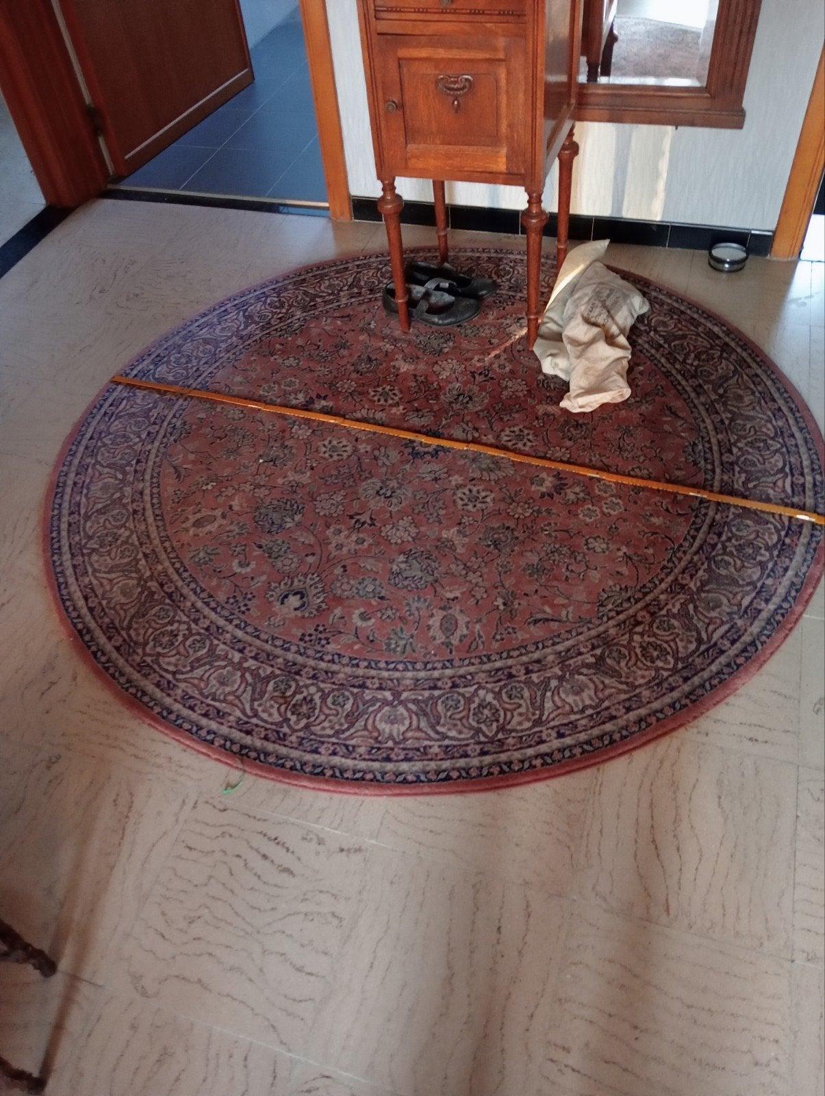 antiek grondtapijt van 165 cm diameter, Ophalen