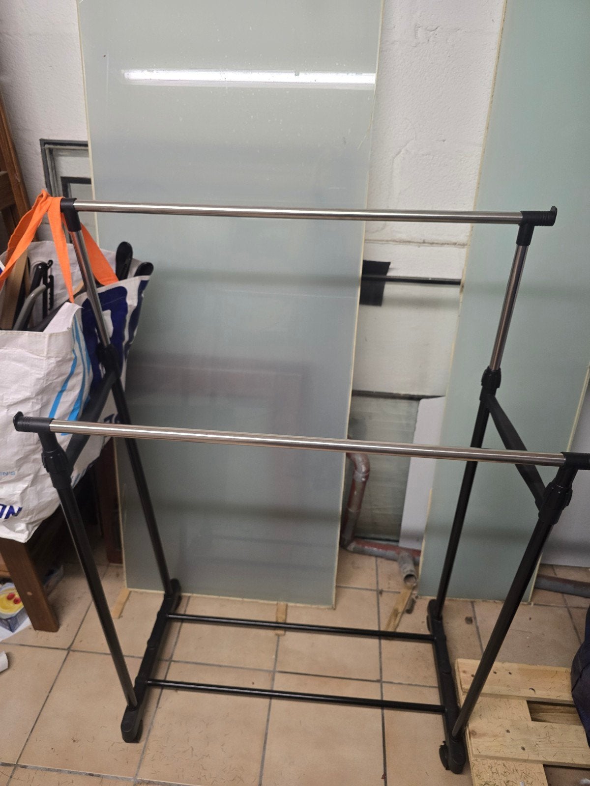 dubbele kleding rek met zak kapstokken, Kleding | Dames, Kledingrekken, Ophalen
