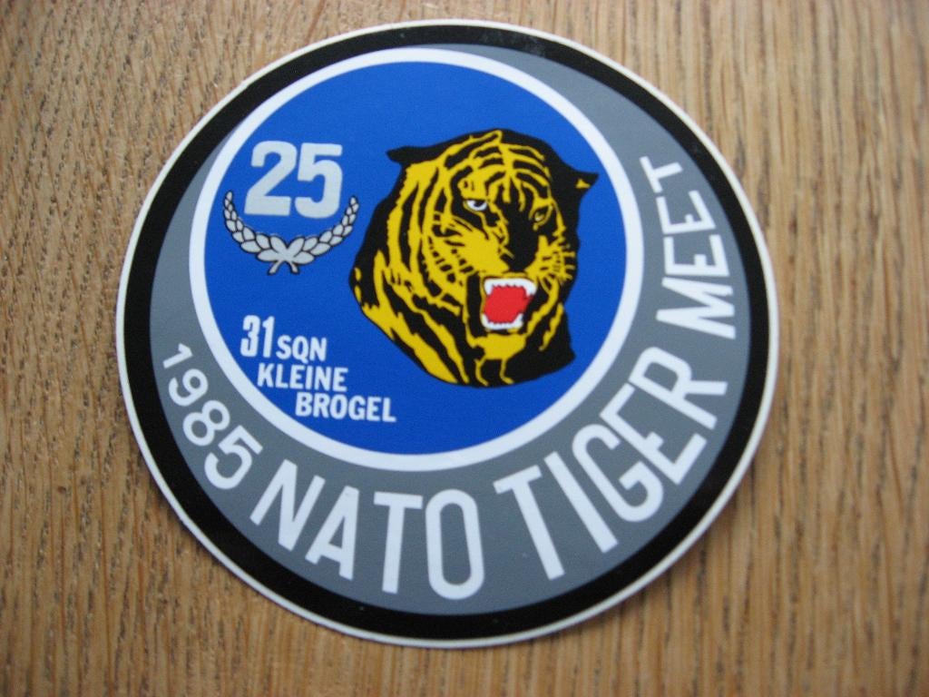 1985 Nato Tiger Meet 31SQN Kleine Brogel 25 Jaar Sticker, Ophalen of Verzenden, Luchtmacht, Overige typen