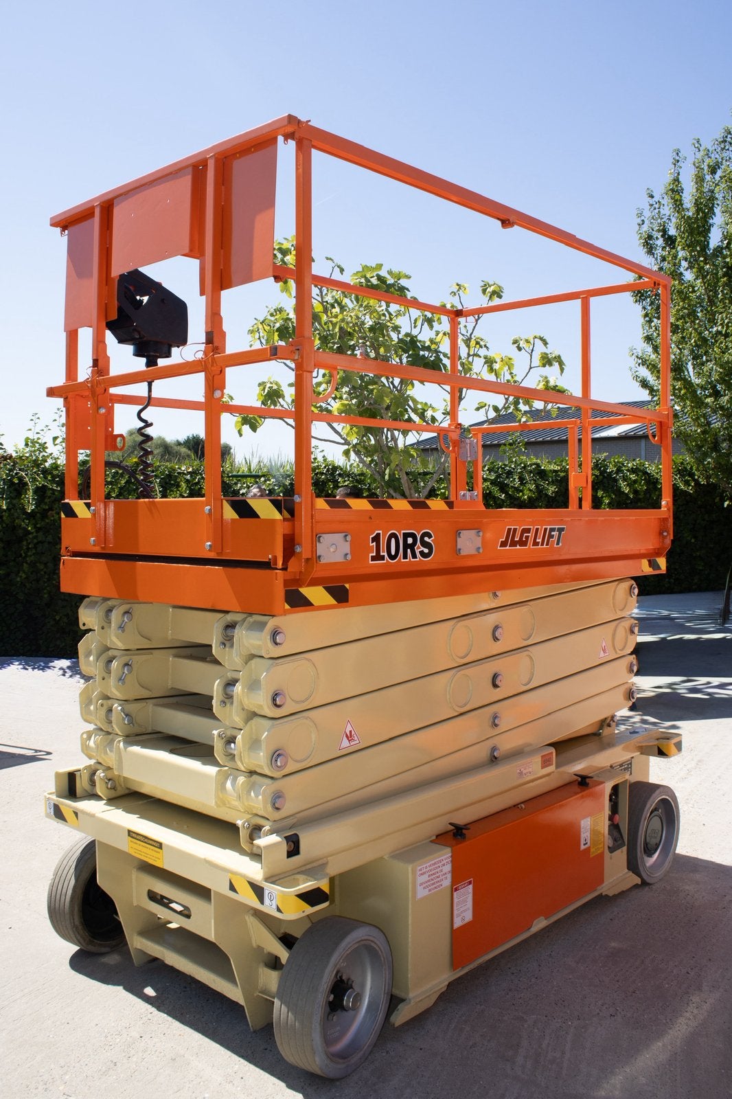 Schaarlift JLG te huur / 11m, Zakelijke goederen, Machines en Bouw | Liften, Steigers en Ladders, Ophalen of Verzenden