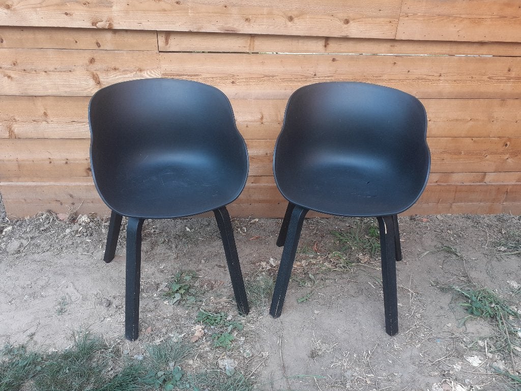 Gratis zwarte stoelen (één is beschadigd), Huis en Inrichting, Stoelen, Gebruikt, Twee, Zwart, Ophalen