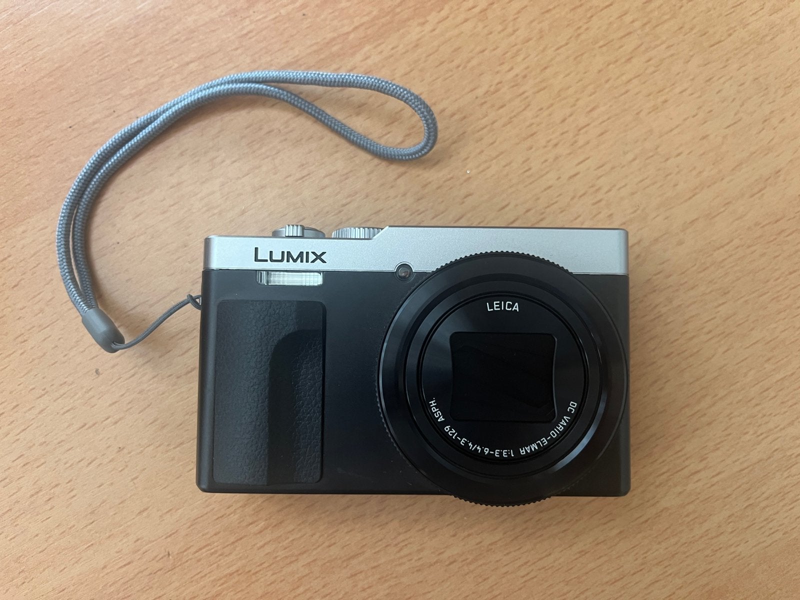 Panasonic Lumix DC-TZ99 parfait état avec pochette +128 giga, Enlèvement, Comme neuf, Carte mémoire, Leica