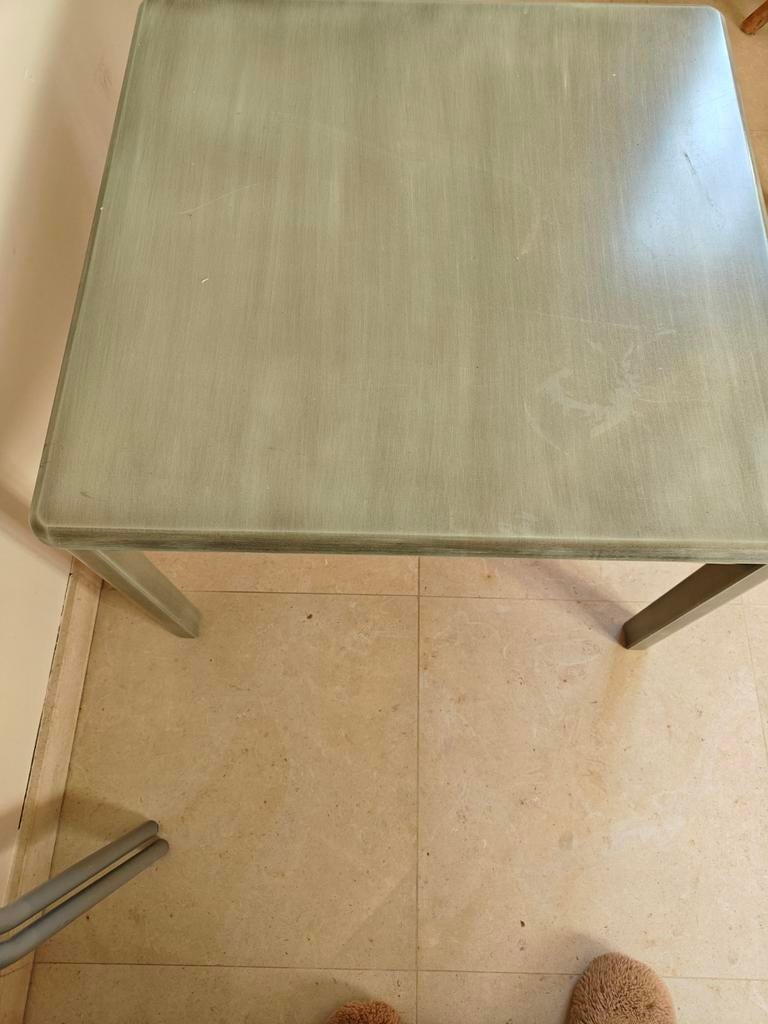 Table d'appoint pour café, Enlèvement