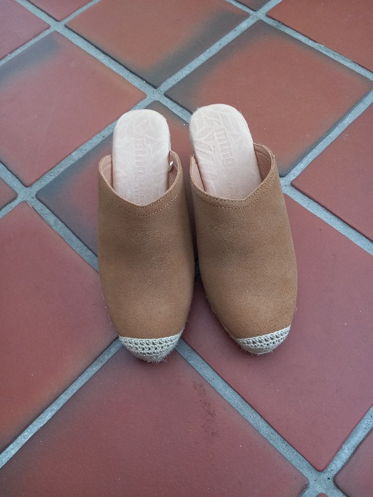 Muiltjes met sleehak, Bruin, Zo goed als nieuw, Sandalen of Muiltjes, Mtng