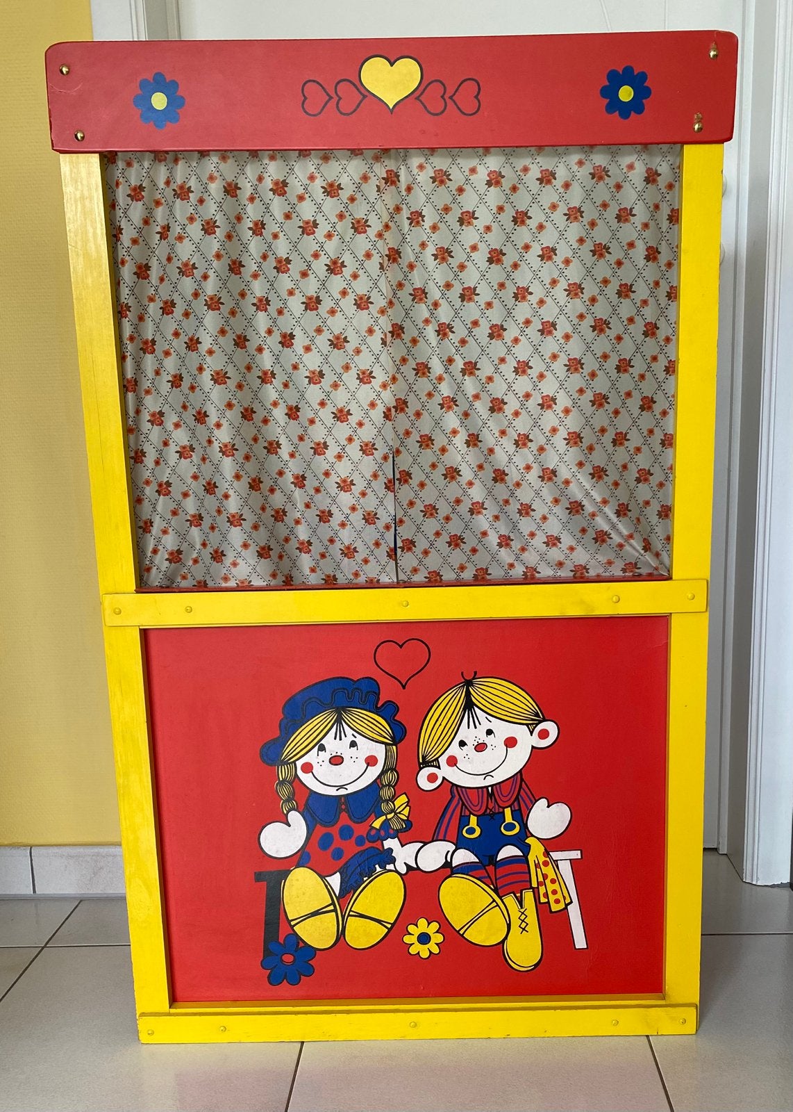 Théâtre de marionnettes en bois pour enfants, Enfants & Bébés, Jouets | Jouets en bois, Enlèvement, Utilisé, Meuble ou Kitchenette