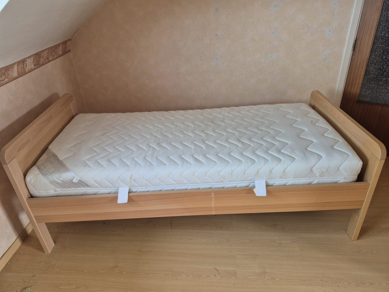 cadre de lit en bois clair + sommier et matelas(hêtre ou bou, Enlèvement, Bois