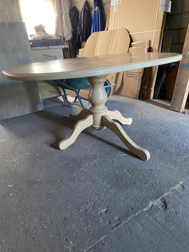 Ovale massief eiken eettafel met sierlijke poot, Huis en Inrichting, Tafels | Eettafels, Ophalen, Eikenhout