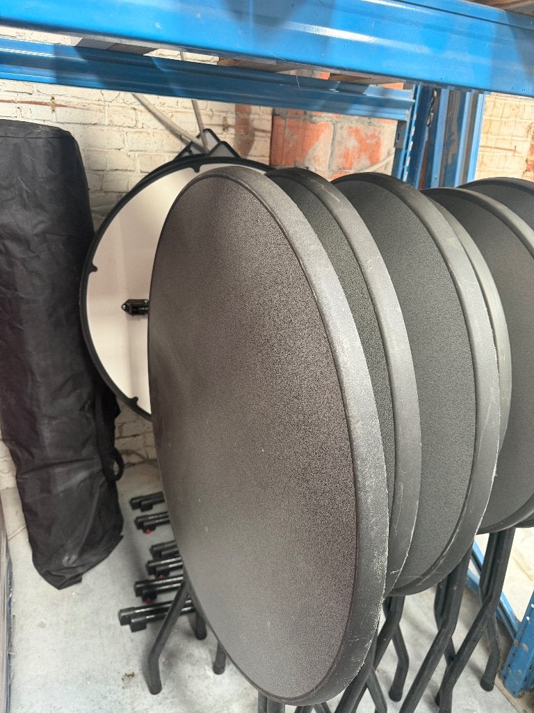 Staan tafels te huur, Ophalen