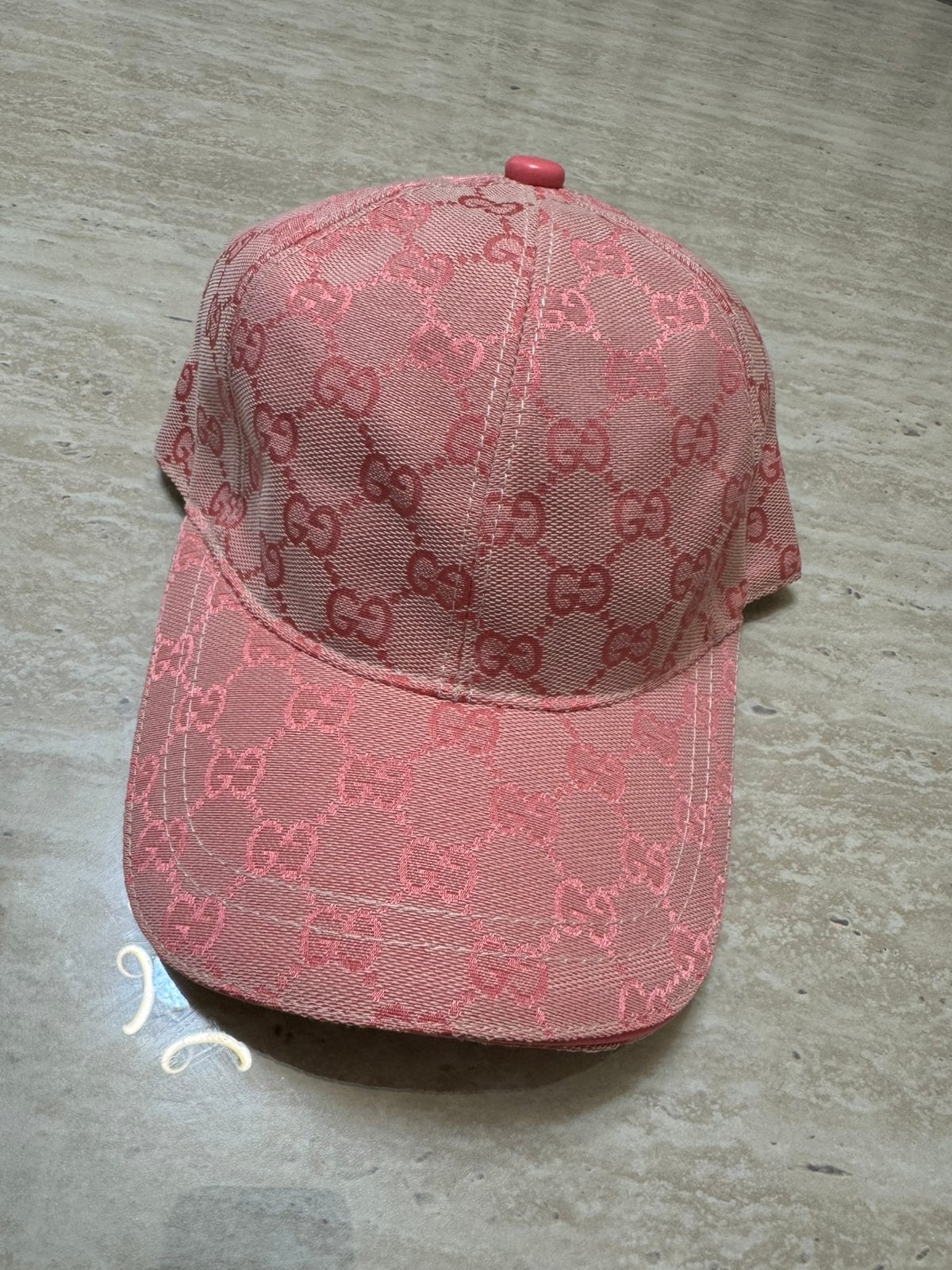 Gucci-pet, Ophalen of Verzenden, Nieuw, 57 cm (M, 7⅛ inch) of minder, Pet