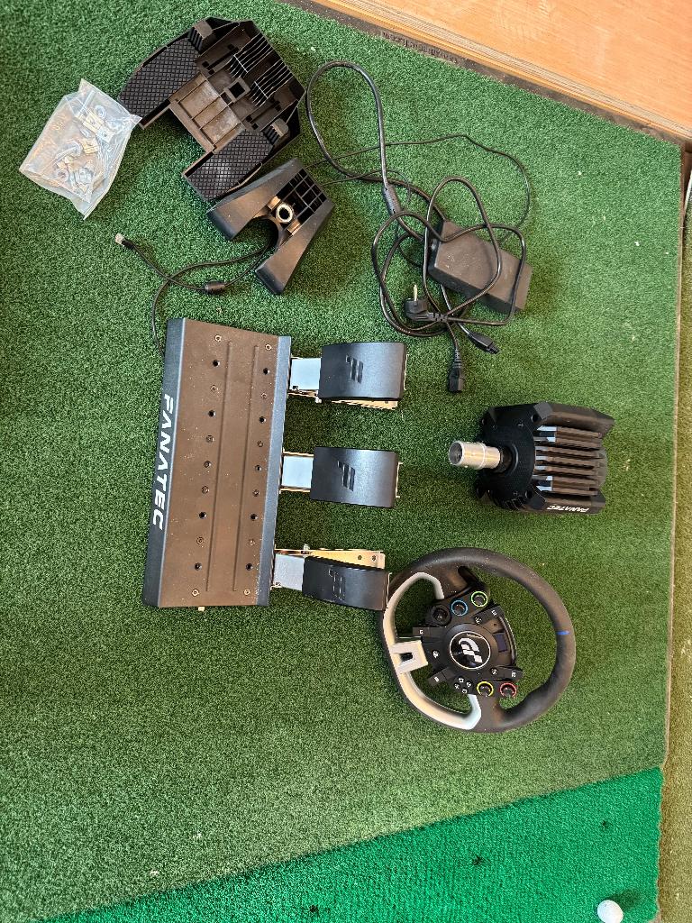 Fanatec CSL DD 8Nm sim racing set – Formula stuur –3 pedalen, Games en Spelcomputers, Racestuur, Ophalen of Verzenden, Zo goed als nieuw