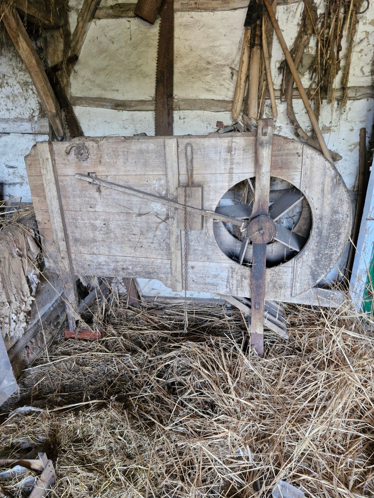 Moulin mural en bois ancien, Enlèvement