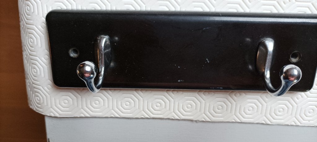 petit PORTE MANTEAUX mural, 2 crochets 22,5 cm x 6 cm, Enlèvement ou Envoi, Moins de 100 cm, Portemanteau mural, Synthétique