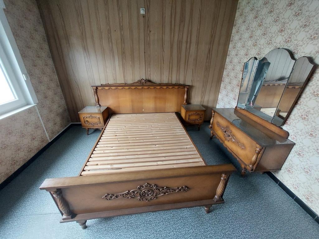 Slaapkamer : Kledingkast - Bed - Nachtkastjes - Commode, Antiek en Kunst, Ophalen