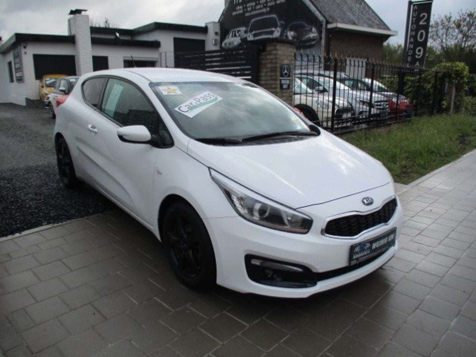 Kia ProCeed / pro_cee'd 1.4i DYNAMIQUE BLACK EDITION ALU AIR, Auto's, Stof, Gebruikt, 4 cilinders, Bedrijf
