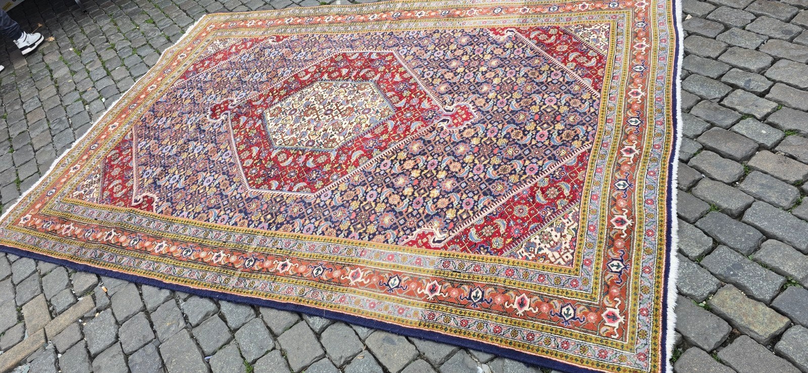 Tapis persan / oriental à vendre iranien 
Très beau tapis tr, Maison & Meubles, Enlèvement ou Envoi