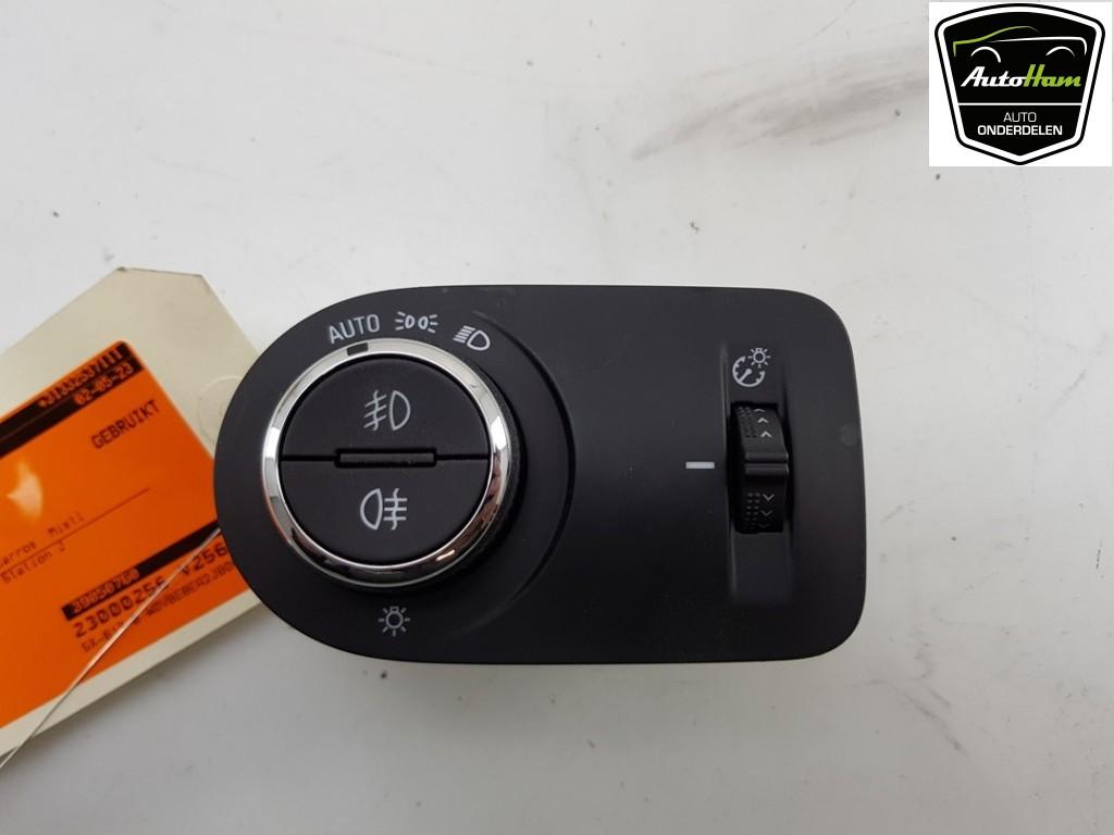 LICHTSCHAKELAAR Astra K Sports Tourer (|39050760|13493471|), Gebruikt, Opel