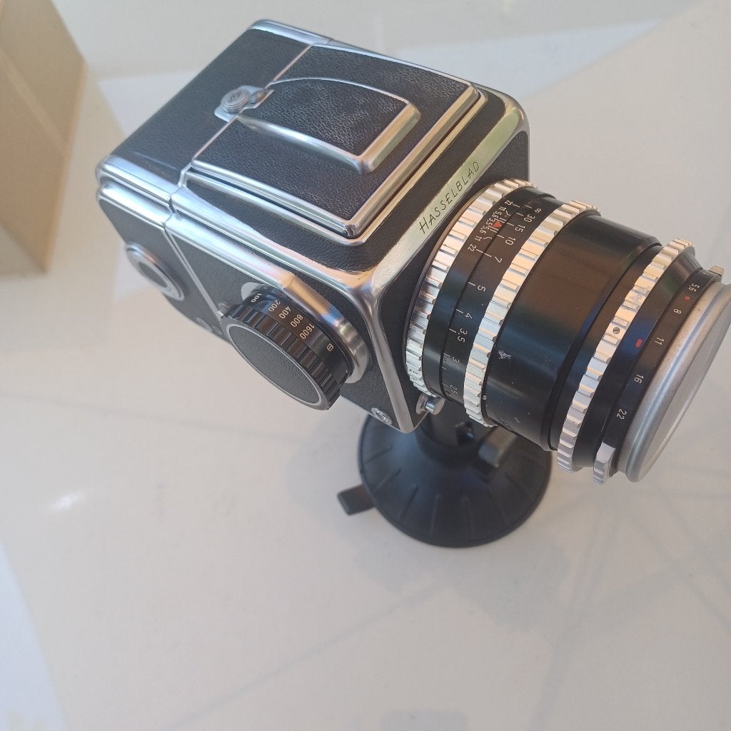 Hasselblad 1600F (1953) – Carl Zeiss Sonnar 135mm f/3.5, Audio, Tv en Foto, Fotocamera's Analoog, Gebruikt, Spiegelreflex, Overige Merken