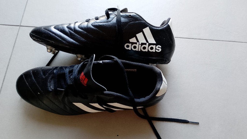 voetbalschoenen Adidas 44 - 6 ijzeren toppen, Ophalen of Verzenden
