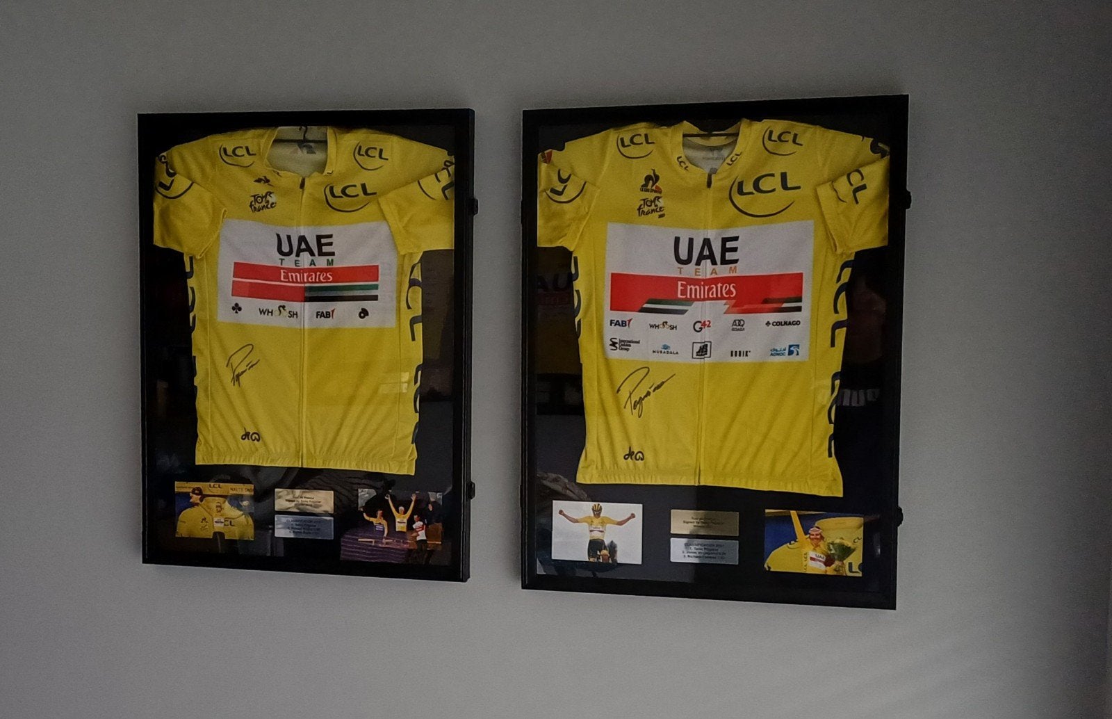 4 maillots jaunes du Tour de France signés par Tadej Pogacar, Enlèvement, Neuf, Vêtements
