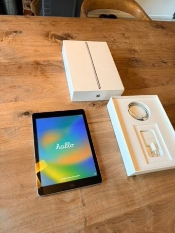 À vendre iPad 5ème génération (2017), 32GB, Wifi., Informatique & Logiciels, Apple iPad Tablettes, 32 GB, Apple iPad, Utilisé