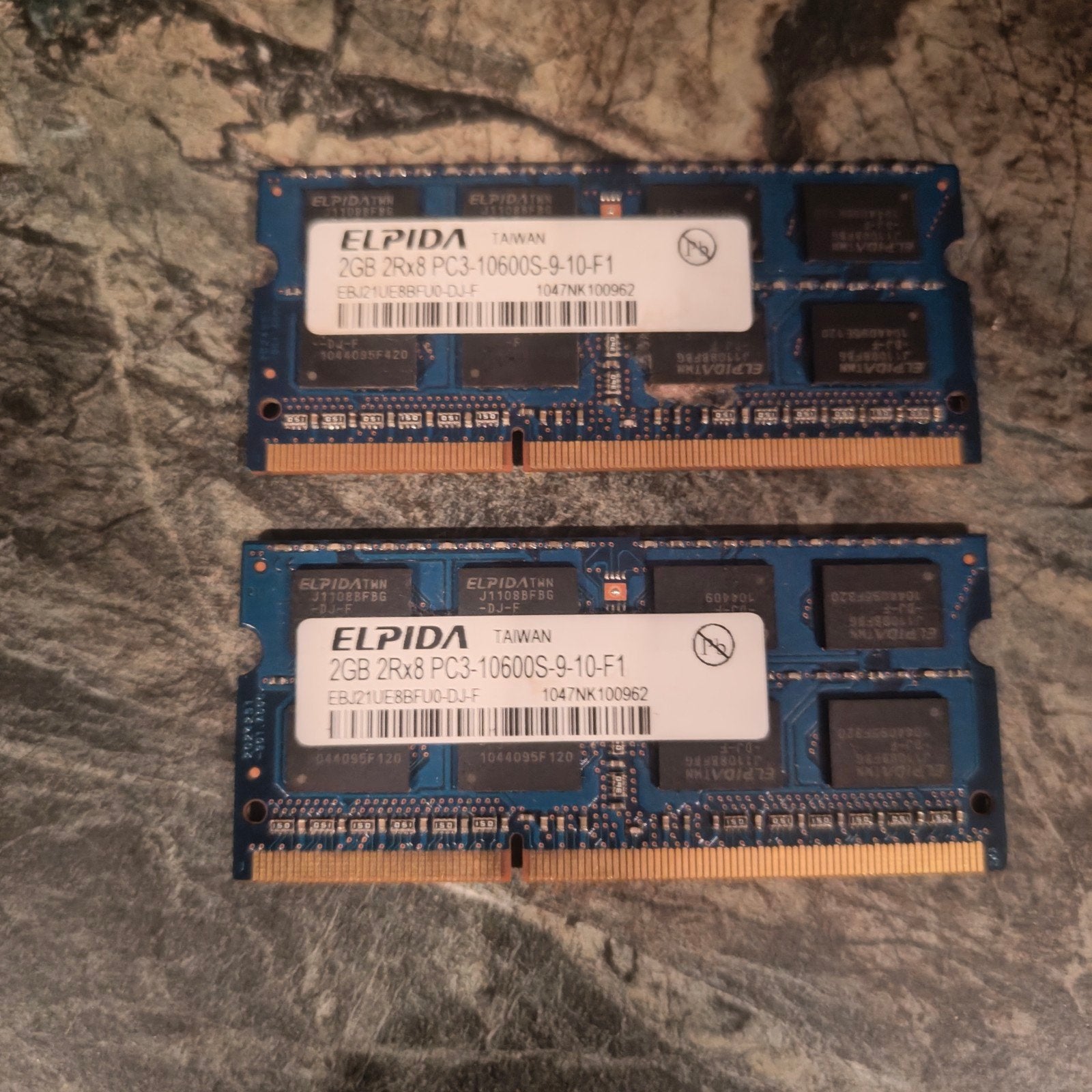 2x 2GB DDR3 10600 laptop geheugen, Informatique & Logiciels, Enlèvement, DDR3, Laptop