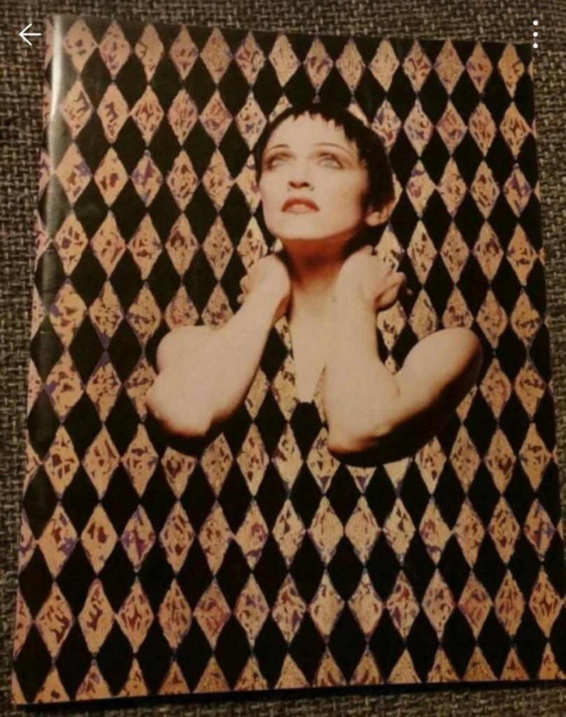 Madonna, livre officiel The Girlie Show 1993, Enlèvement ou Envoi