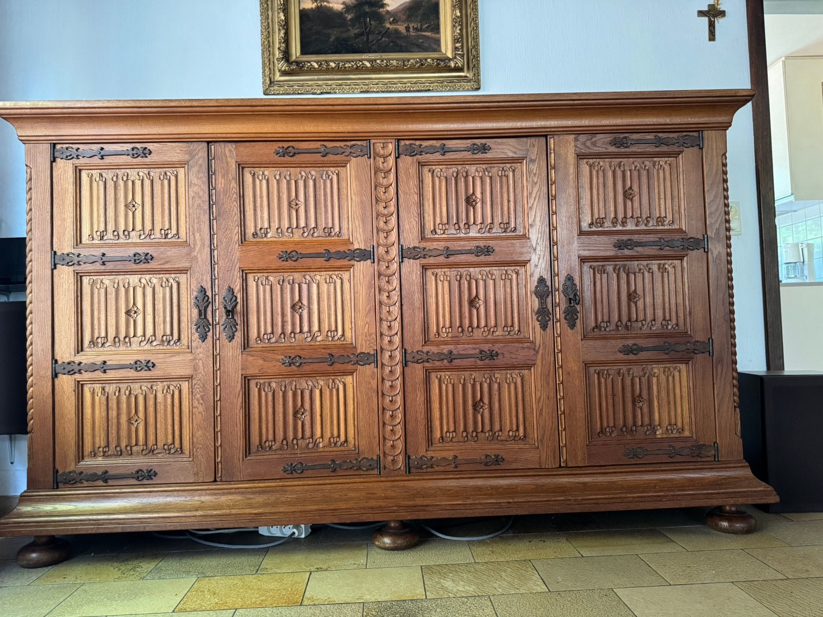 Grand buffet en chêne massif - Artisanat malinois - 291 cm, Maison & Meubles, Landelijk met paneeldeuren, Avec tablette(s), Comme neuf