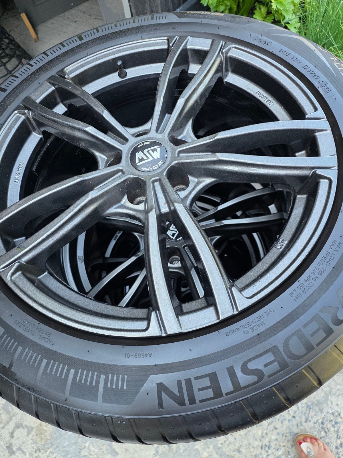 Jantes et pneus comme neufs de haute qualité, Autos, Achat, Noir, Particulier, Noir